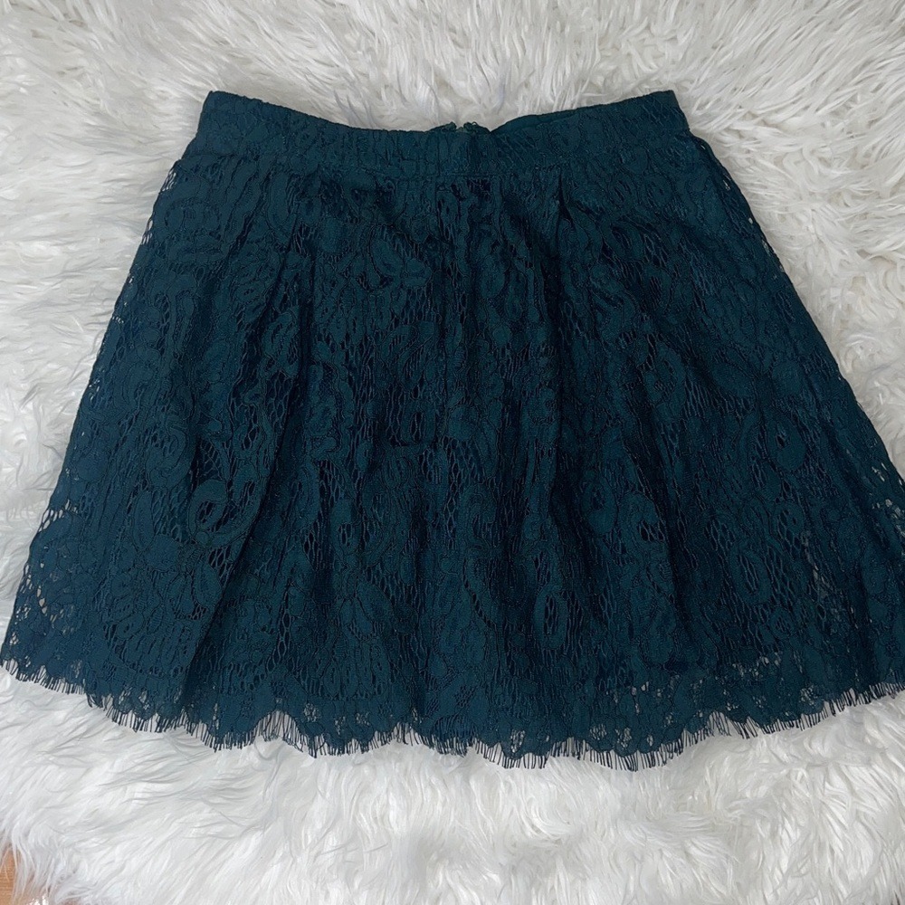 Forever 21 lace ruffle mini‎ Skirt - Picture 3 of 4